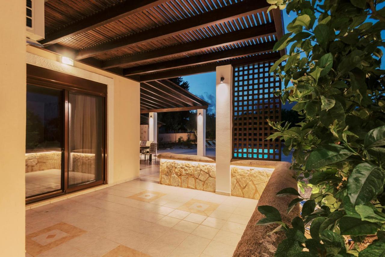 Villa Maribia With Private Pool Генади Екстериор снимка