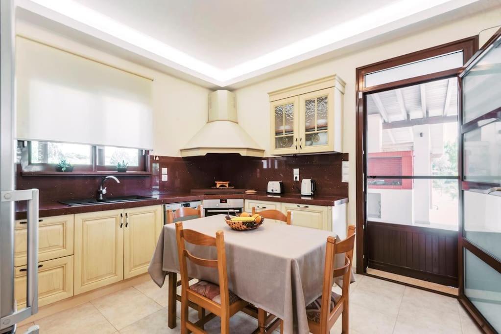 Villa Maribia With Private Pool Генади Екстериор снимка